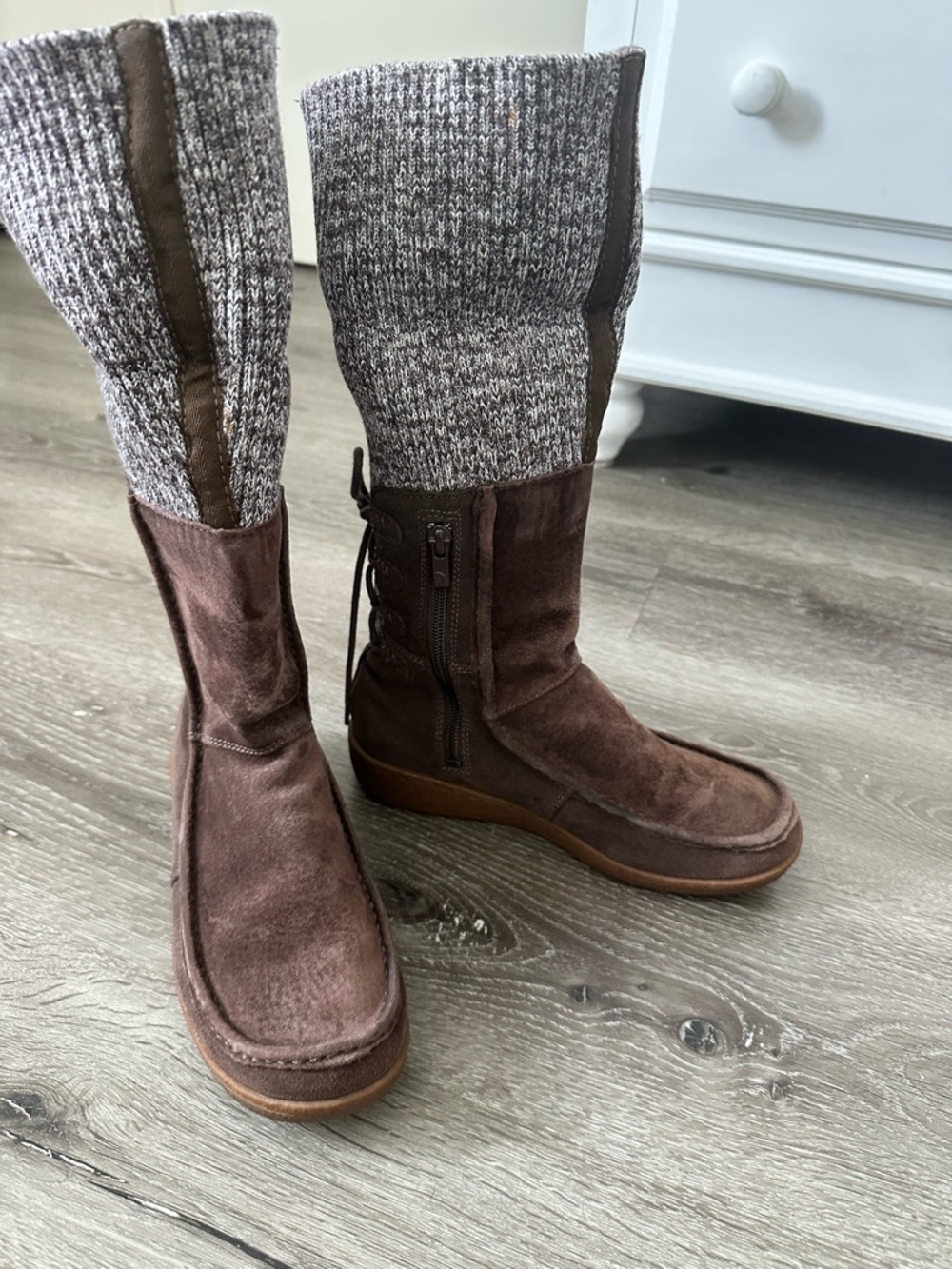 The North Face Brown Suede Winter Boots with Gray Knit Cuffs - Picture 6 of 9